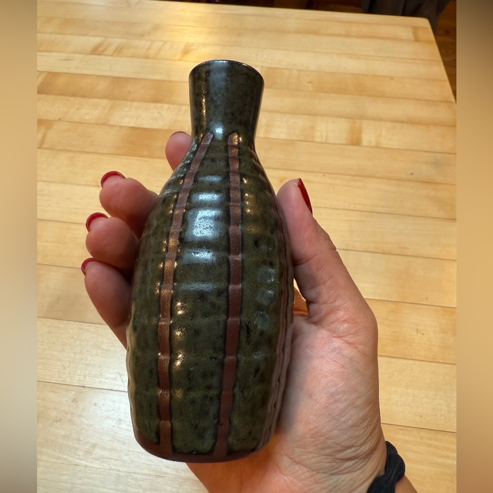 🍍3/$10 Japanese bud vase or sake pourer